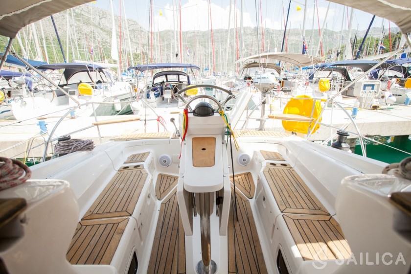 Elan 384 Impression - Yacht Charter Sailica