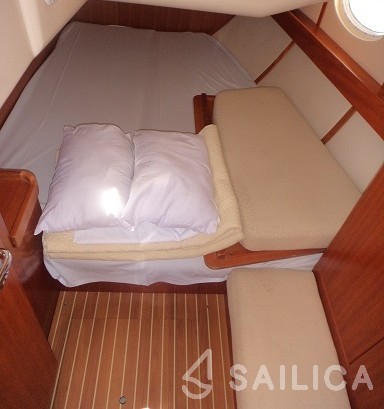 Elan 384 Impression - Yacht Charter Sailica