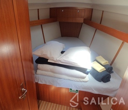 Elan 384 Impression - Yacht Charter Sailica