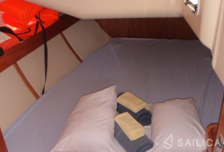 Elan 384 Impression - Yacht Charter Sailica