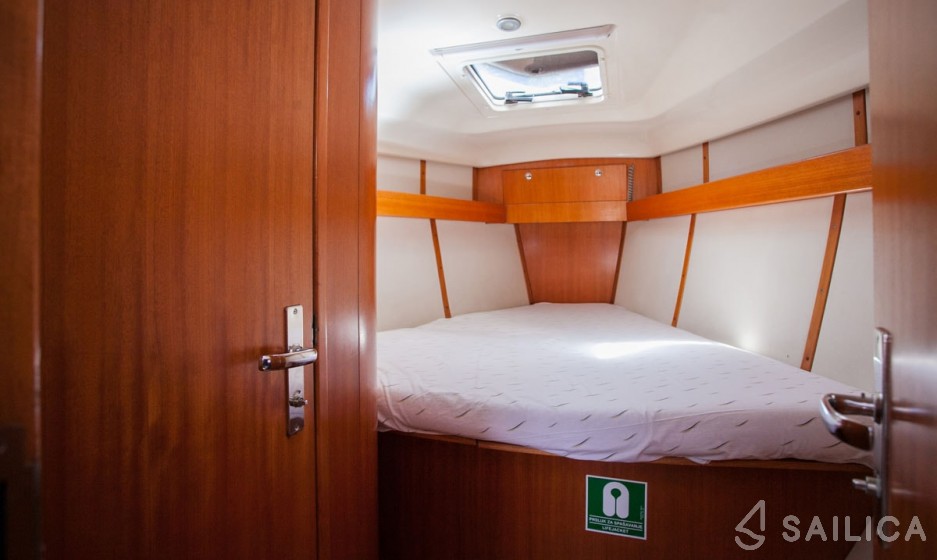 Elan 384 Impression - Yacht Charter Sailica