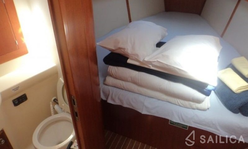 Elan 384 Impression - Yacht Charter Sailica