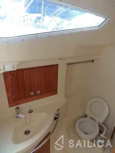 Elan 384 Impression - Yacht Charter Sailica