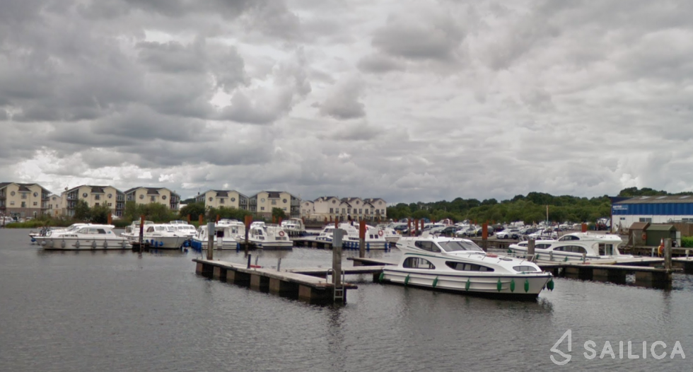 Le Boat Lake Star - Yacht Charter Sailica