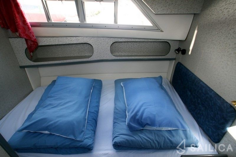 Wave Queen 37 - Yacht Charter Sailica