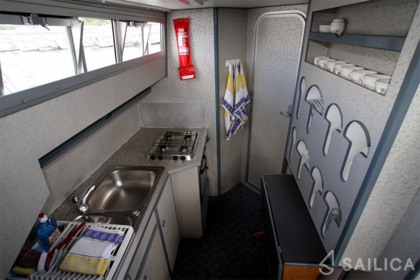 Wave Queen 37 - Yacht Charter Sailica