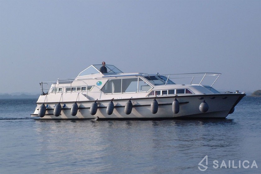 Wave Queen 37 - Yacht Charter Sailica