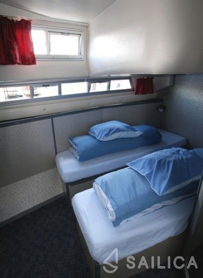 Wave Queen 37 - Yacht Charter Sailica