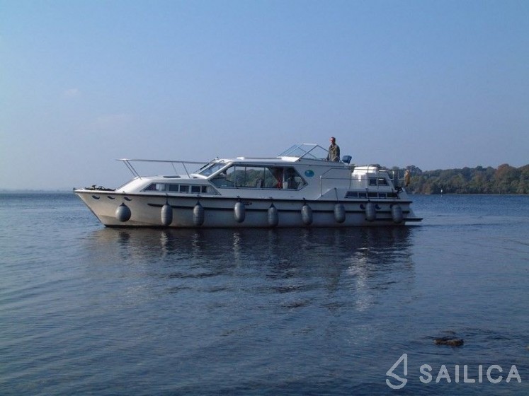 Wave Queen 37 - Yacht Charter Sailica