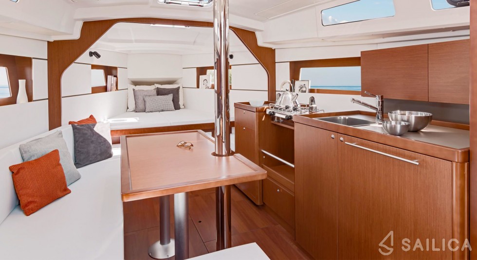 Oceanis 35.1 - Yacht Charter Sailica