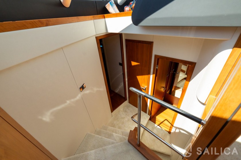 Sunseeker Manhattan 63 - Yacht Charter Sailica