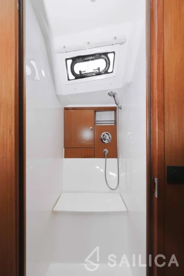 Bavaria 46 Cruiser - Yacht Charter Sailica
