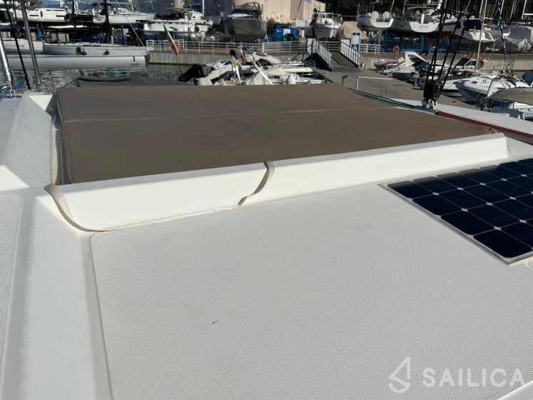 Bali 4.1 - Yacht Charter Sailica