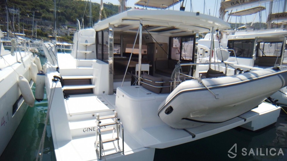 Bali 4.1 - Yacht Charter Sailica
