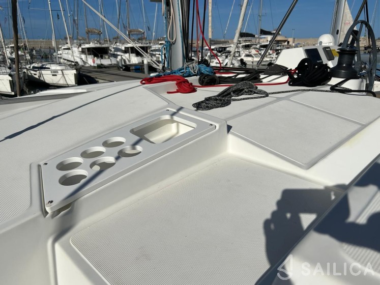 Bali 4.1 - Yacht Charter Sailica