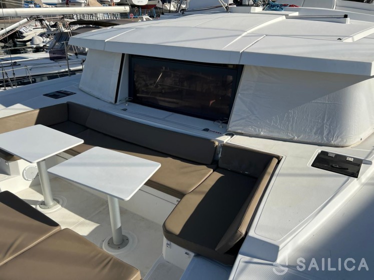 Bali 4.1 - Yacht Charter Sailica