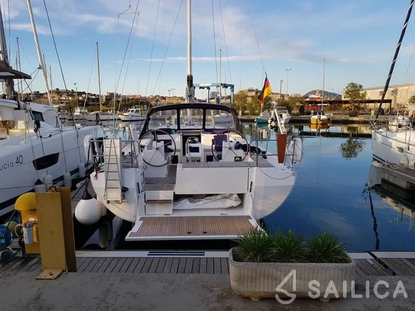 Bavaria C45 - Yacht Charter Sailica