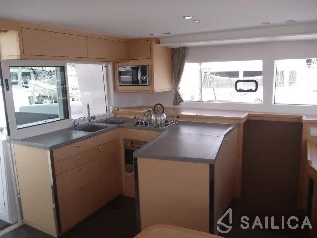 Lagoon 450 S - 4 + 2 cab. - Yacht Charter Sailica