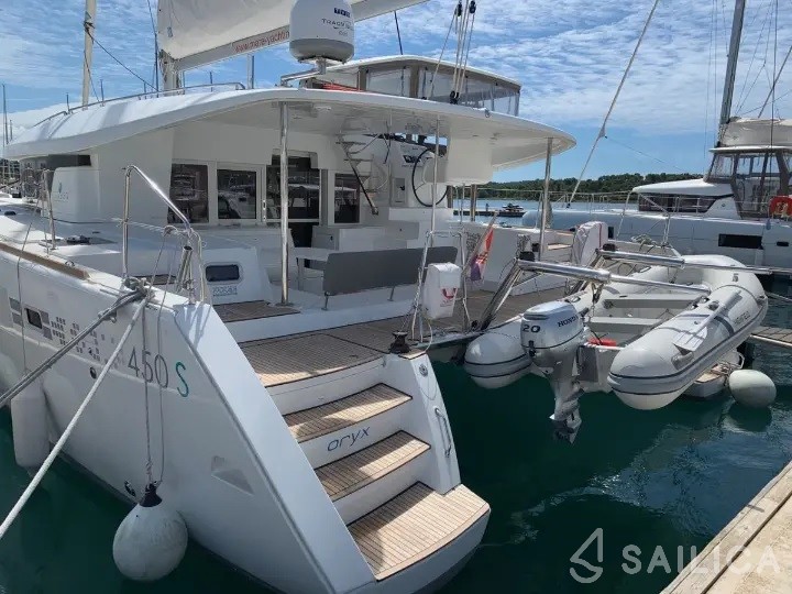 Lagoon 450 S - 4 + 2 cab. - Yacht Charter Sailica