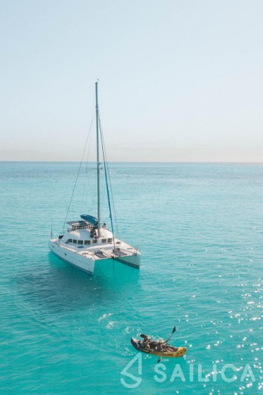 Lagoon 380 - 4 + 2 cab. - Yacht Charter Sailica