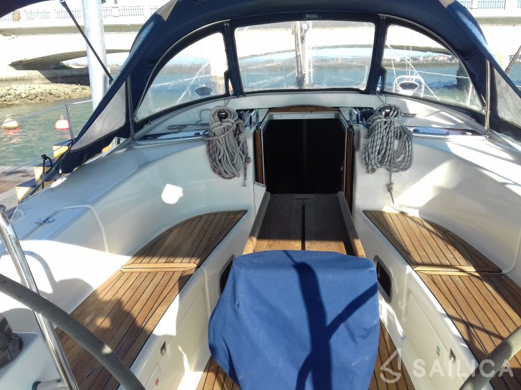 Bavaria Sport 400 - Yacht Charter Sailica