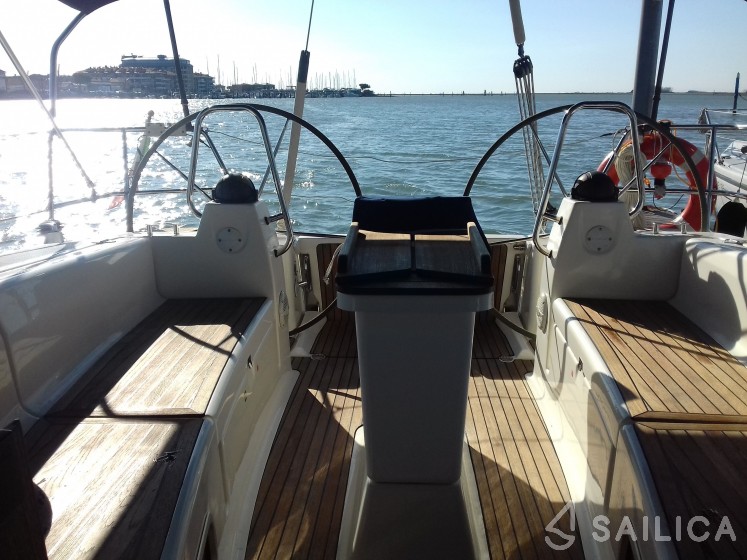 Bavaria Sport 400 - Yacht Charter Sailica