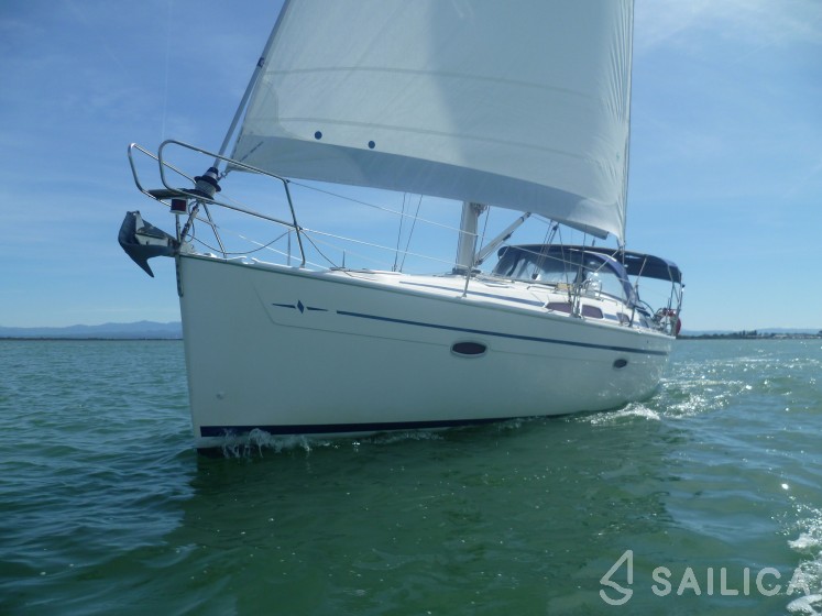 Bavaria Sport 400 - Yacht Charter Sailica