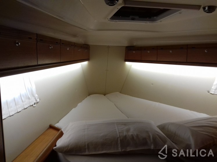 Bavaria Sport 400 - Yacht Charter Sailica