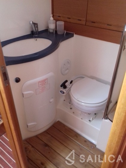 Bavaria Sport 400 - Yacht Charter Sailica