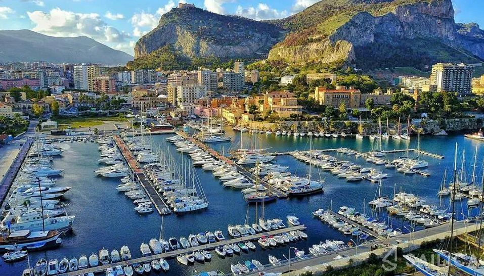 Cyclades 39 - Yacht Charter Sailica