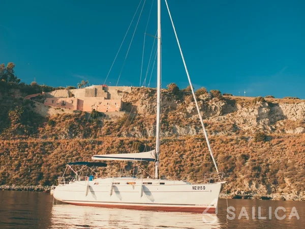 Cyclades 39.3 - Yacht Charter Sailica