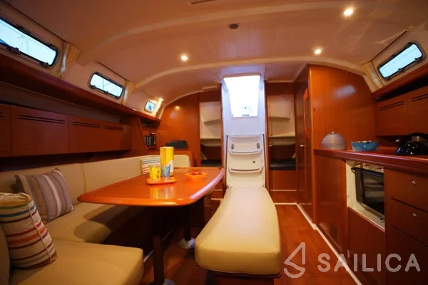 Cyclades 39.3 - Yacht Charter Sailica