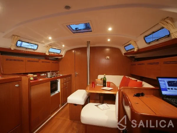 Cyclades 39.3 - Yacht Charter Sailica