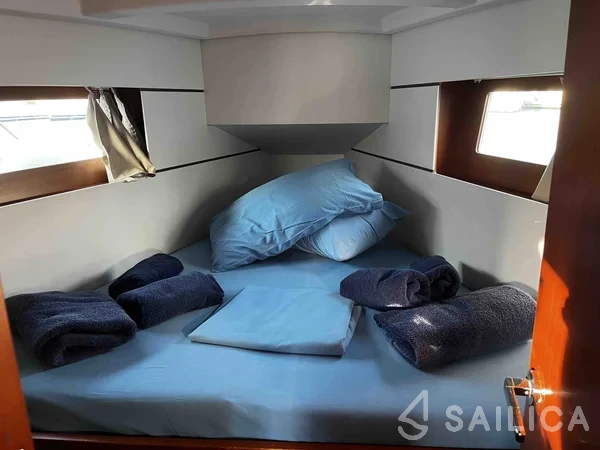Oceanis 35.1 - Yacht Charter Sailica