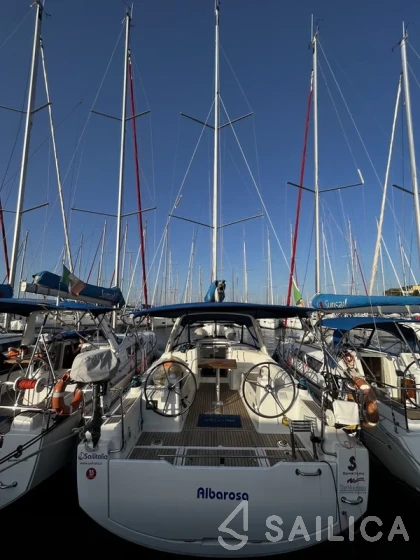 Oceanis 35.1 - Yacht Charter Sailica