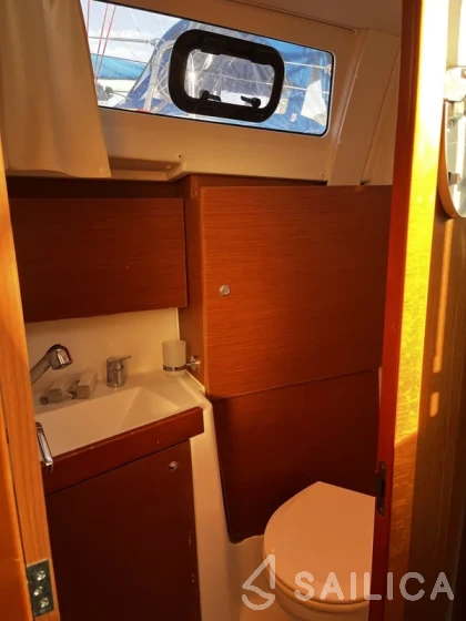 Oceanis 35.1 - Yacht Charter Sailica
