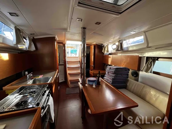 Oceanis 35.1 - Yacht Charter Sailica