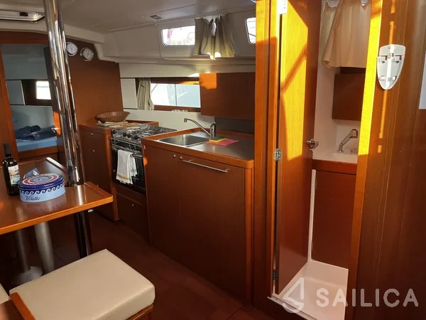 Oceanis 35.1 - Yacht Charter Sailica