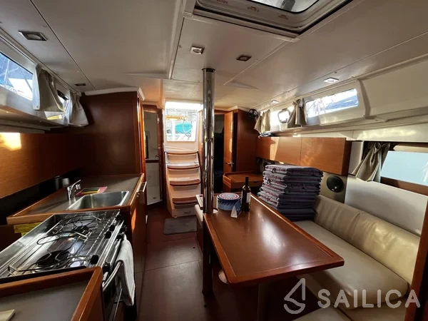Oceanis 35.1 - Yacht Charter Sailica