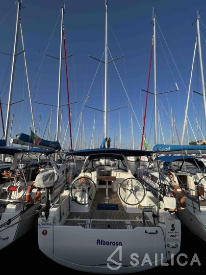 Oceanis 35.1 - Yacht Charter Sailica