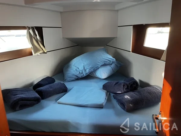 Oceanis 35.1 - Yacht Charter Sailica