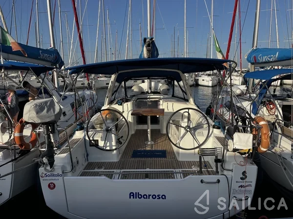 Oceanis 35.1 - Yacht Charter Sailica