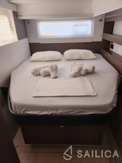 Oceanis 35.1 - Yacht Charter Sailica