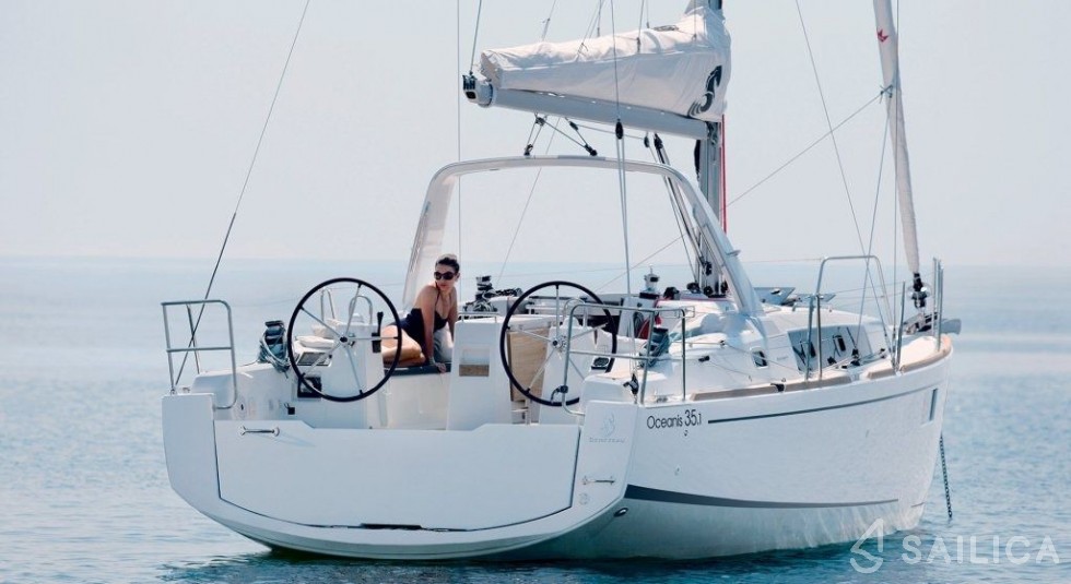 Oceanis 35 - Yacht Charter Sailica