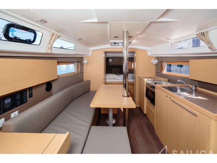 Oceanis 35.1 - Yacht Charter Sailica