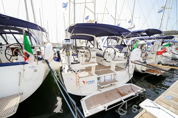 Oceanis 35.1 - Yacht Charter Sailica