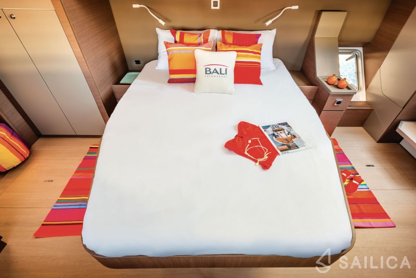Bali 4.8  - Yacht Charter Sailica