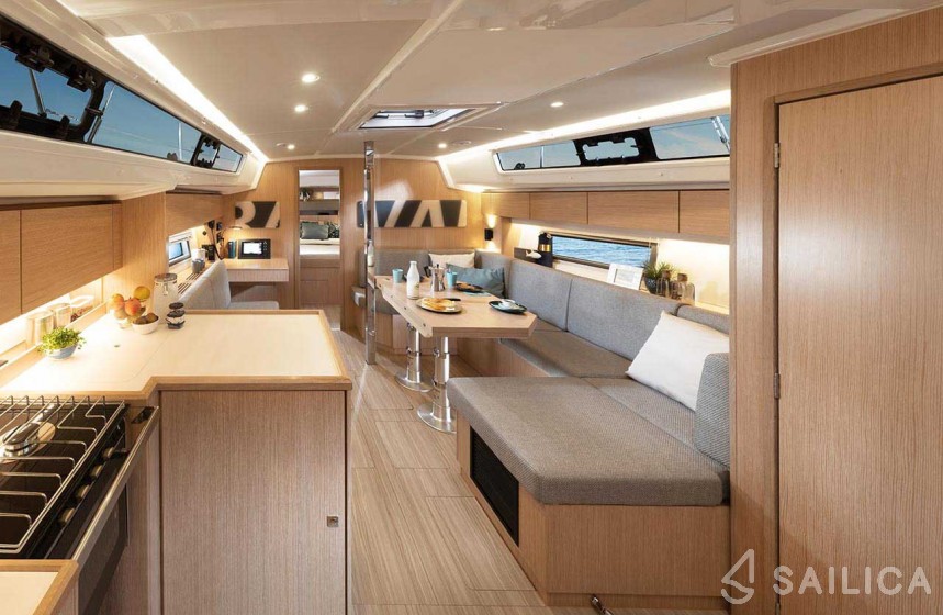 Bavaria C42 - Yacht Charter Sailica