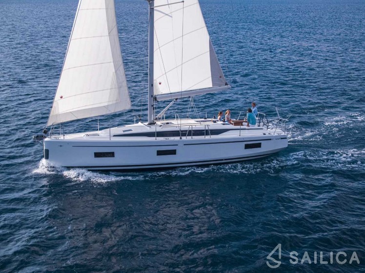 Bavaria C42 - Yacht Charter Sailica
