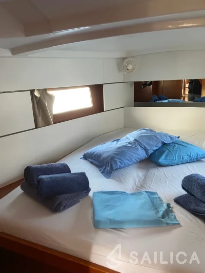 Oceanis 38.1 - Yacht Charter Sailica